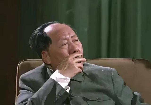 为啥不收拾日本？毛主席早道破关键，不是怂是顶级大格局！毛主席早把底说透了：“日本
