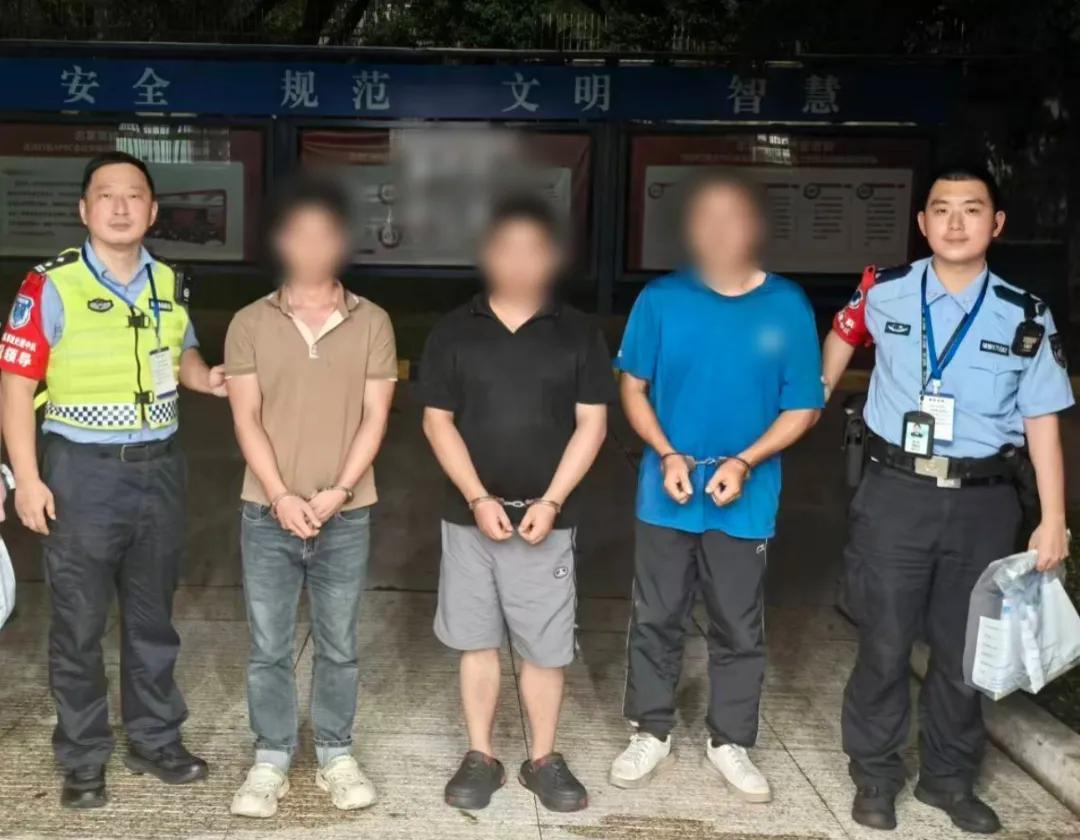深圳一快递员无证驾驶三轮车出车祸，导致站点三个负责人被拘留，这真是倒了大霉，这是