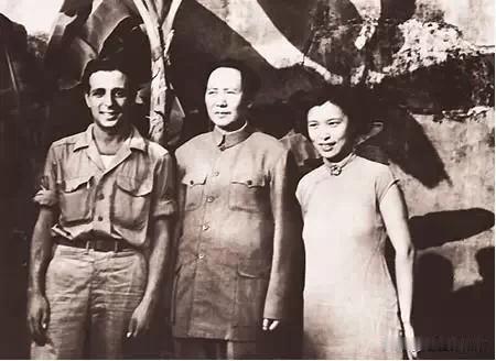 1945年，龚澎和毛泽东、斯诺在重庆。1960年龚澎陪同毛泽东会见斯诺。60