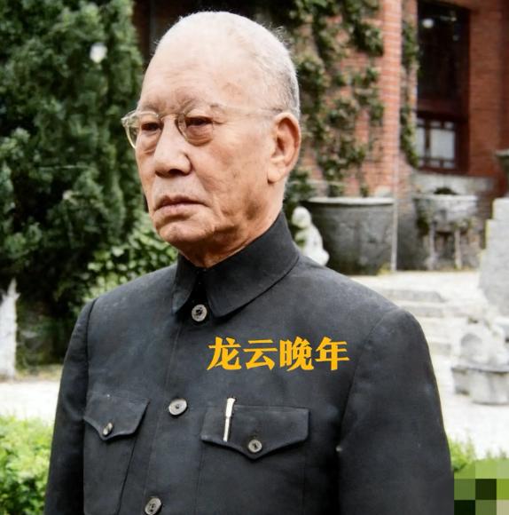 关于龙云的性格，美国人陈纳德有一个经典评价。他说龙云内心混杂了三种人格角色：土