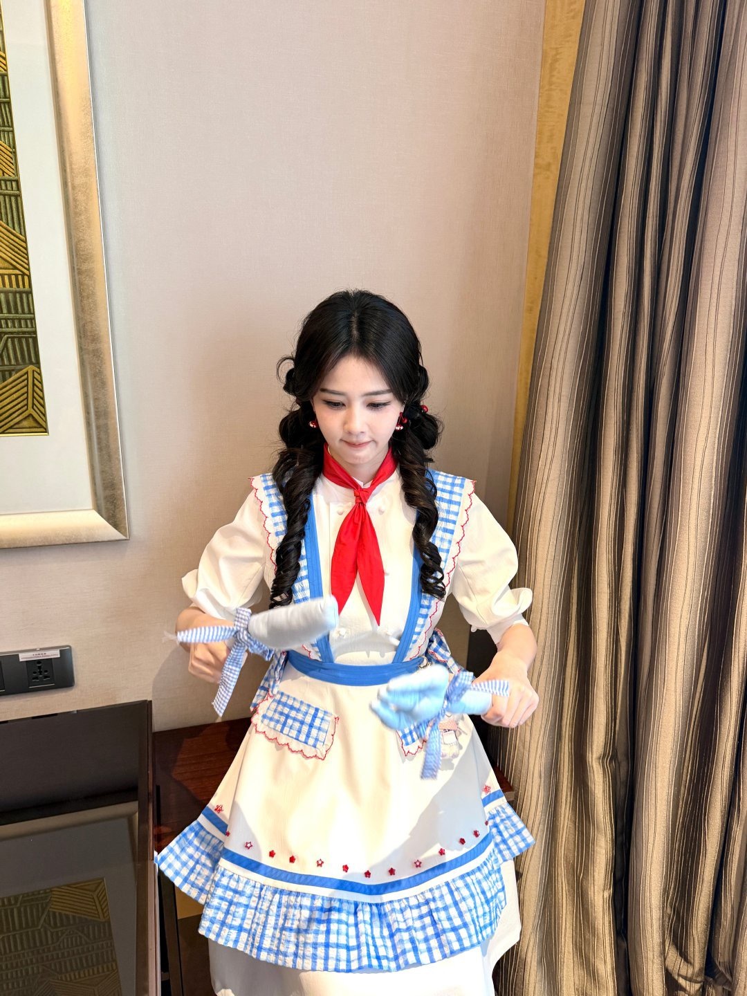 白鹿小厨娘奔跑吧造型live图也太萌了吧！🍍的笑容真的好治愈呀！奔跑吧路透白鹿