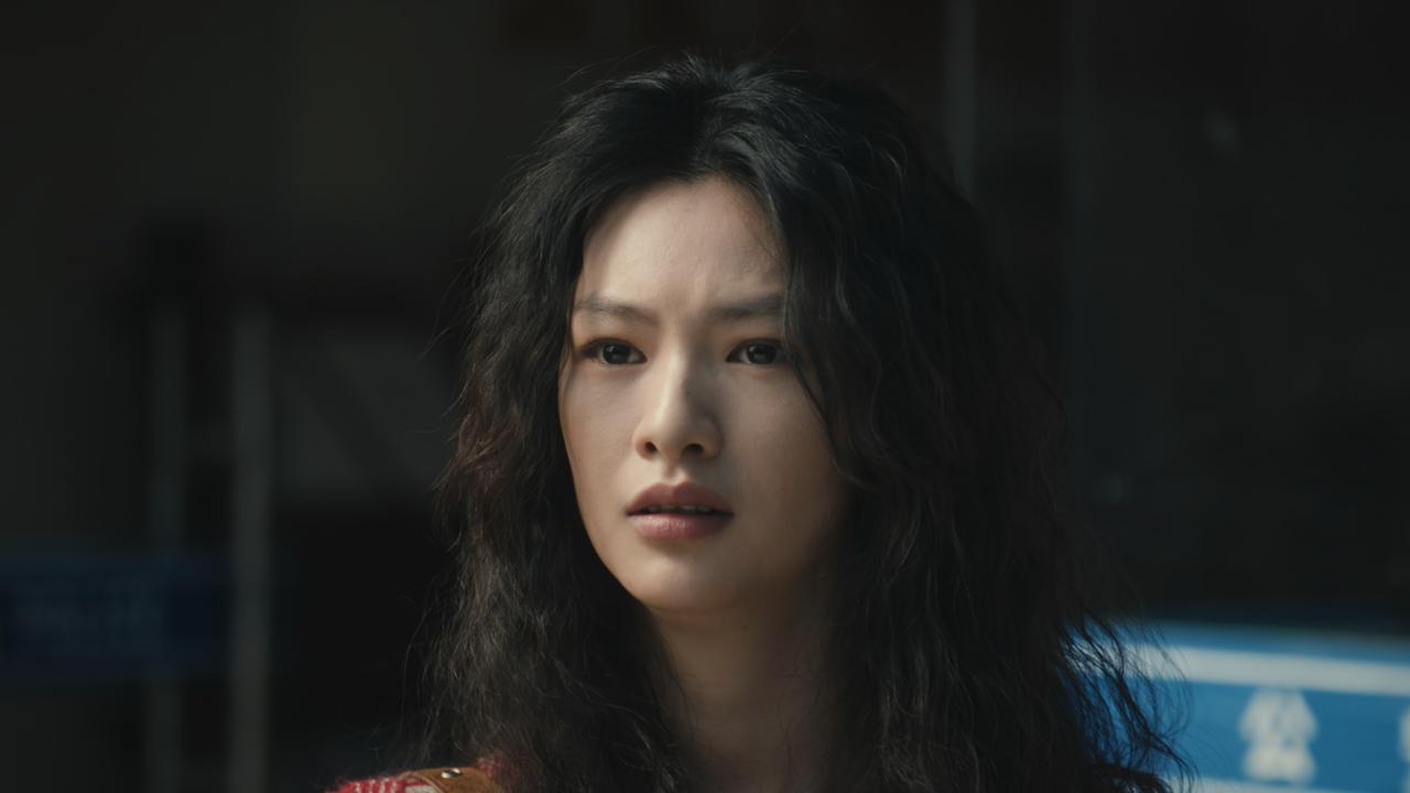 《交锋》林看山回来了。林看山回来的第一件事情，就是继续雇佣金丽娜做自己的秘书