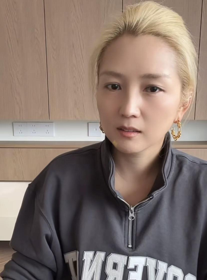 何洁直播哭穷，说每月开销六位数压力大。网友留言：这是在卖惨吗？什么收入