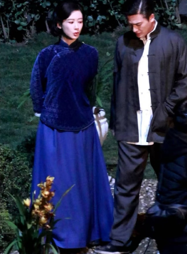 杨紫旗袍盘发路透造型杨紫董竹君温婉大气从容优雅的董竹君，打破时代的枷锁，