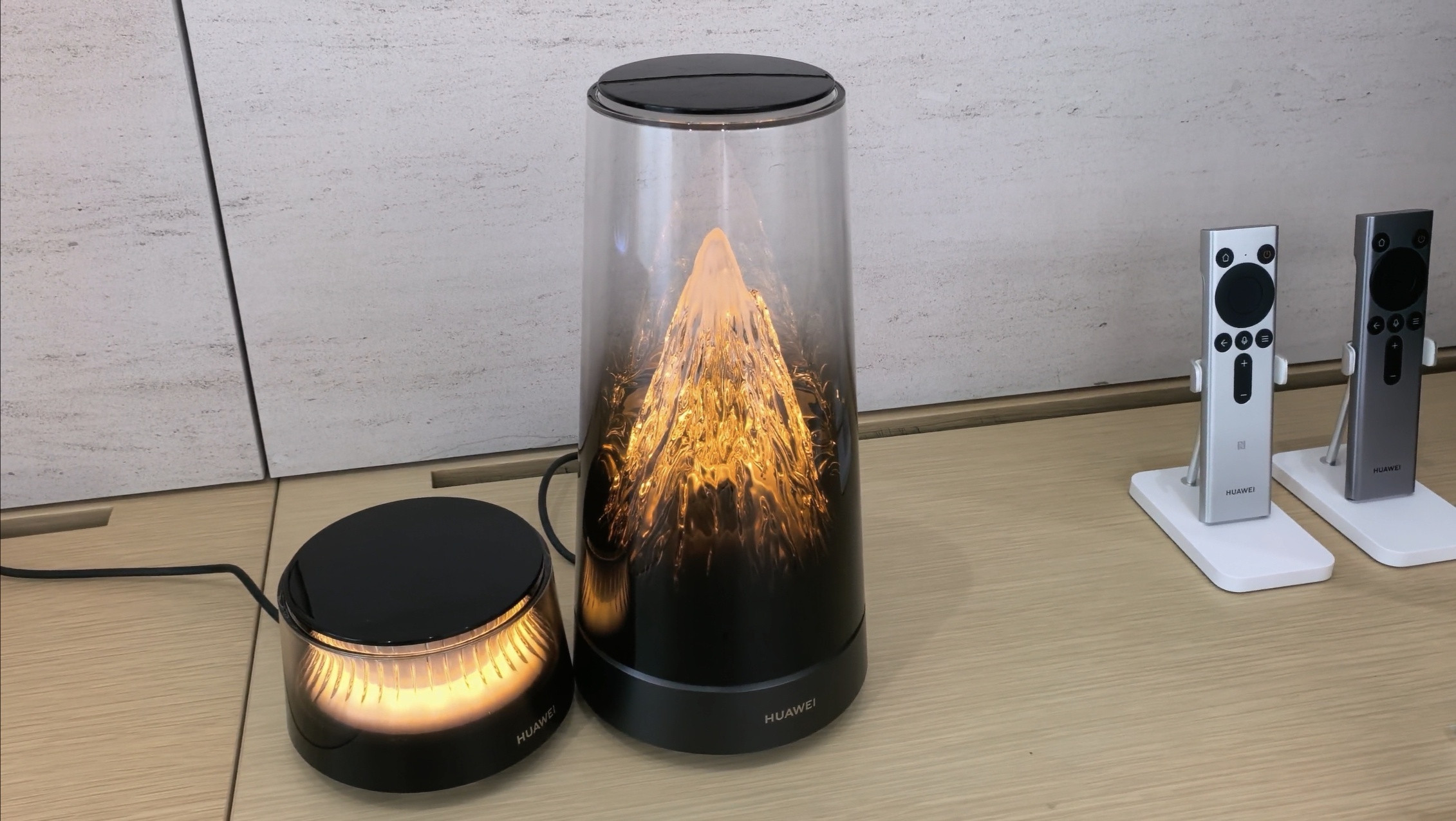 突然发现华为这个日照金山的新路由器已经在店里展示了实物贼好看！大