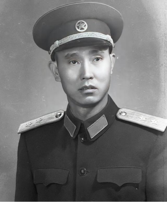 1947年，一名八路军师长，大腿根部受伤住院。这时，一19岁女护士来到他的病房