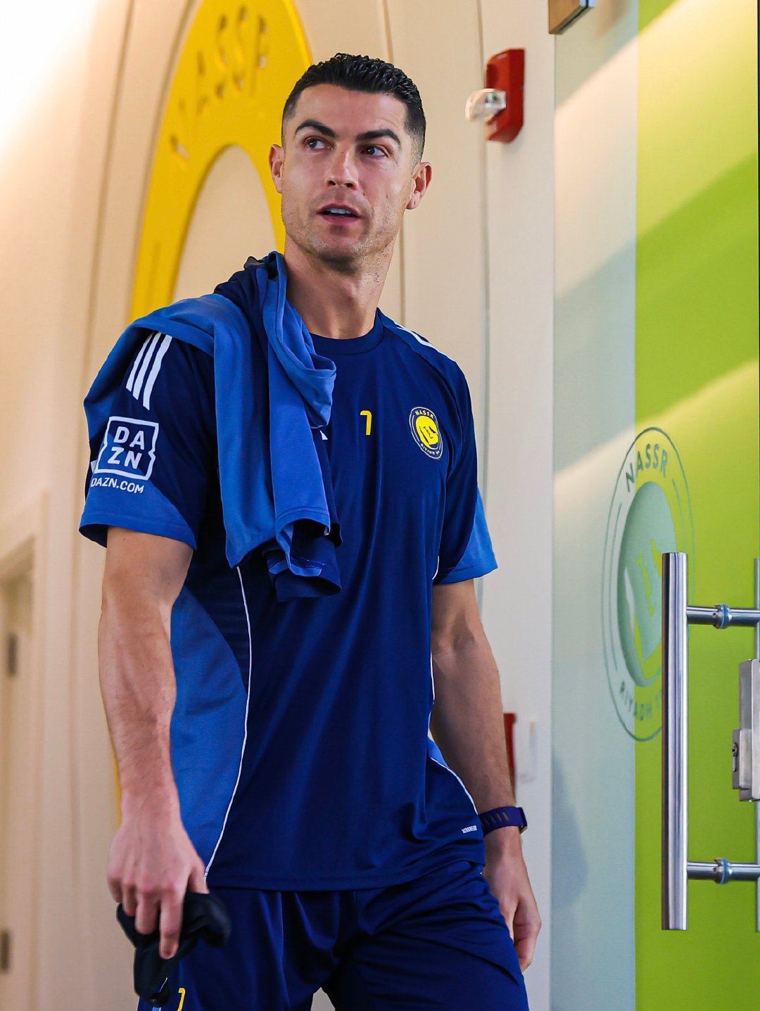 罗马诺：国际媒体关于C罗携家人离开沙特的报道与事实不符。这是假新闻，因为C罗在上