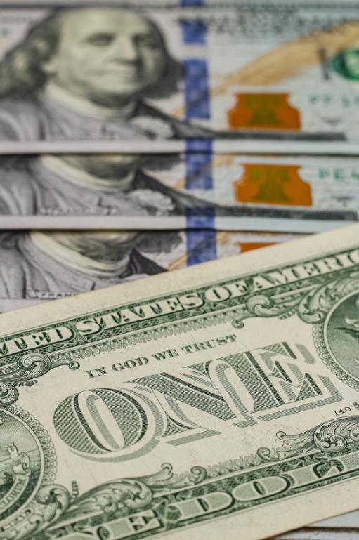 美国的钱都到哪里去了，为什么没钱了？其实不是美元不够用，而是美国的钱已经不顶用了