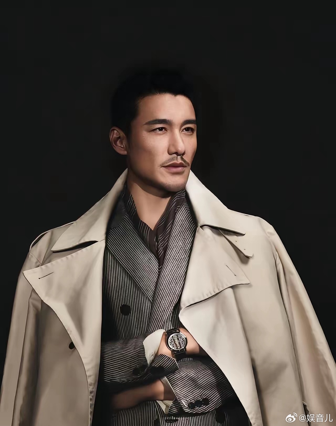 主持人问戴军:“娱乐圈里你最不想和谁来往？”戴军不假思索就说:“胡兵。”主持人好