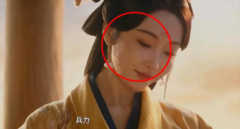 《折腰》最新爆点：魏劭动心了！小乔给魏劭绣了条腰带，魏劭心里高兴，嘴上却挑刺，