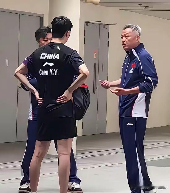 这是常规挑战赛的照片吗？秦志戬总教练飞去现场指导了？常规赛是特别能看出了梯队建