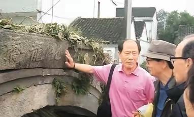 一群韩国老人跪在浙江湖州的古桥边嚎啕大哭，只因桥名和族谱上记载的一模一样——