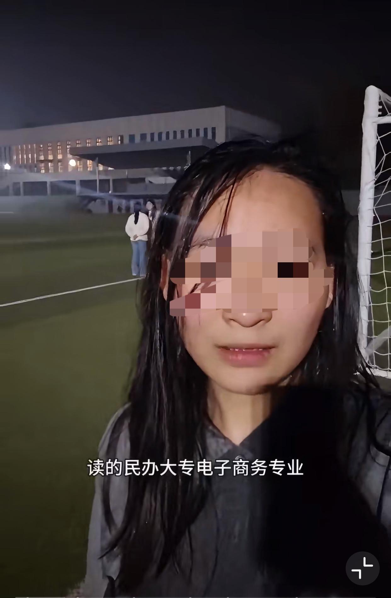 近日，一位就读于民办大专电子商务专业的大二女生说，她现在很后悔，当初被忽悠了，如