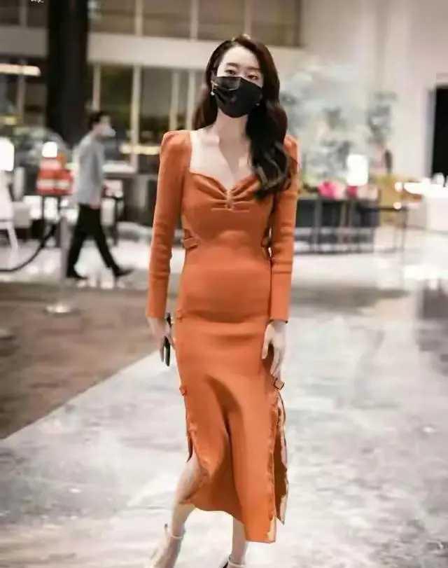 别再吹张小斐的自律了，这背后藏着娱乐圈最丑陋的‘性别双标’。男演员为戏瘦身，被