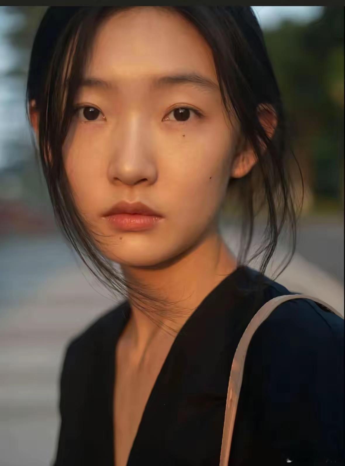 说白了周依然演技好不好，根本不打紧，她最大的本钱恐怕不是演技，也不是美貌，而是她