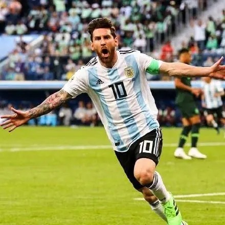 梅西是历史前十里面，唯一一个面对强队不会进球的球员：1、至今正式比赛中，从未进过