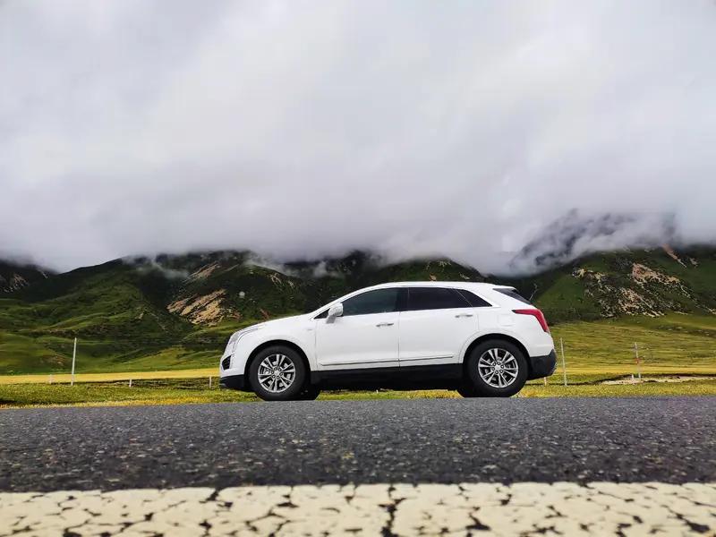 XT5降价首先一点，汽车降价值得肯定，对于消费者来说性价比又高了。XT5