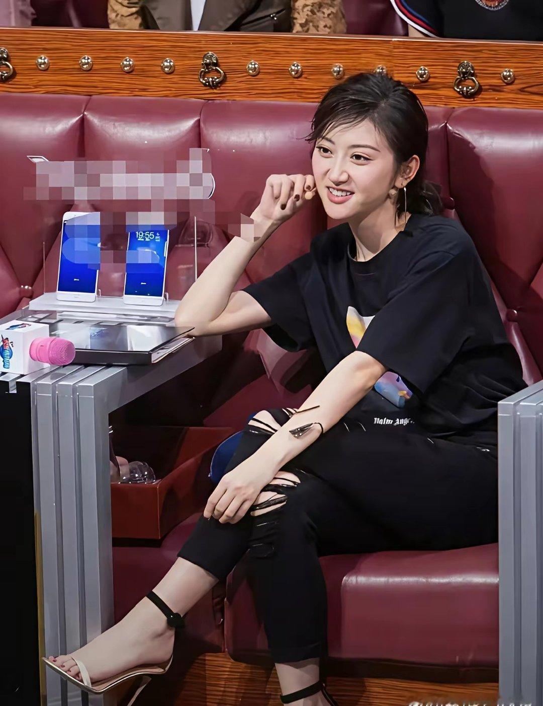 景甜的脚型十分好看，可以说是见过当中很出彩的。​​​​