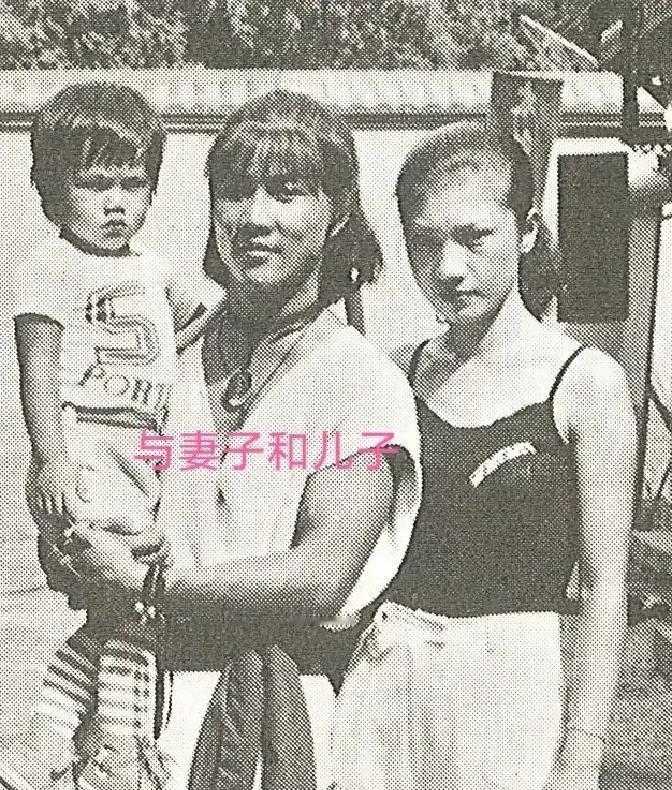 霍元甲死了。演他的人，在巅峰时也“死”了。1989年，片约雪花般飞来，黄元申却