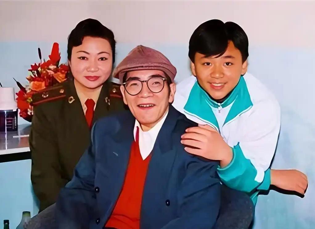 1977年，44岁的陈景润在住院时，喜欢上了27岁的女军医，在向女军医表