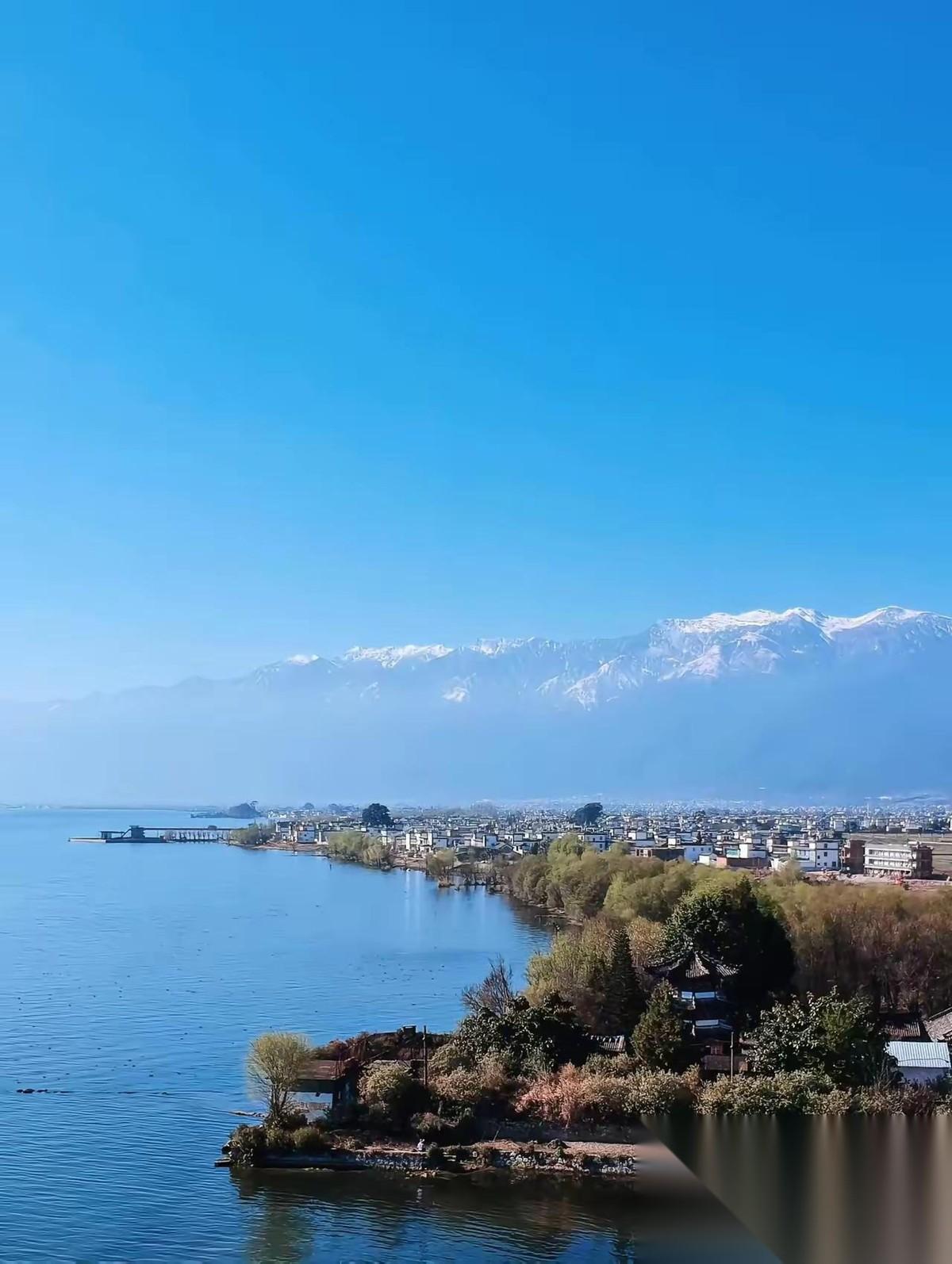 如果你有足够的经济实力，那就找个自己喜欢的女人；如果你经济实力一般，就找个喜欢你
