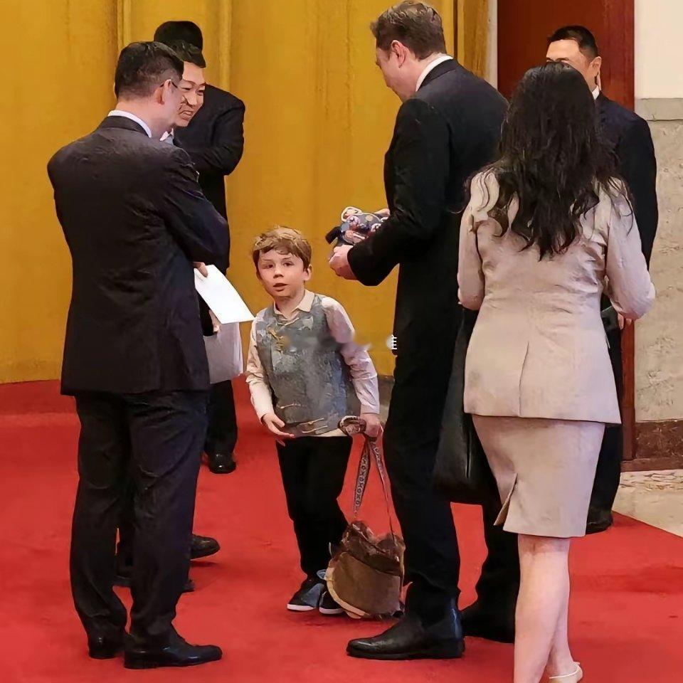 懂事的男人每次出远门，除了给孩子买点，还必须给丈母娘带点