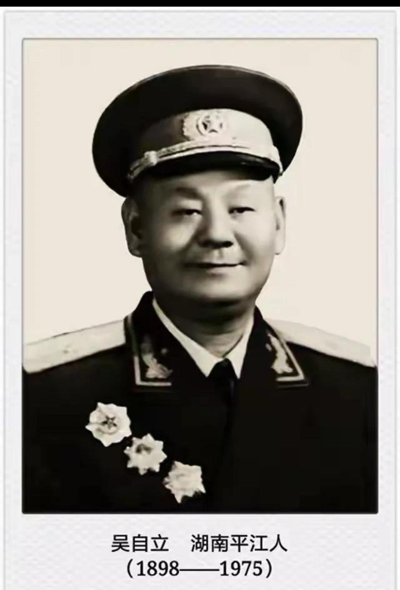 他是开国少将。平江起义后加入红五军，任特务大队长，他麾下走出三位开国上将。197
