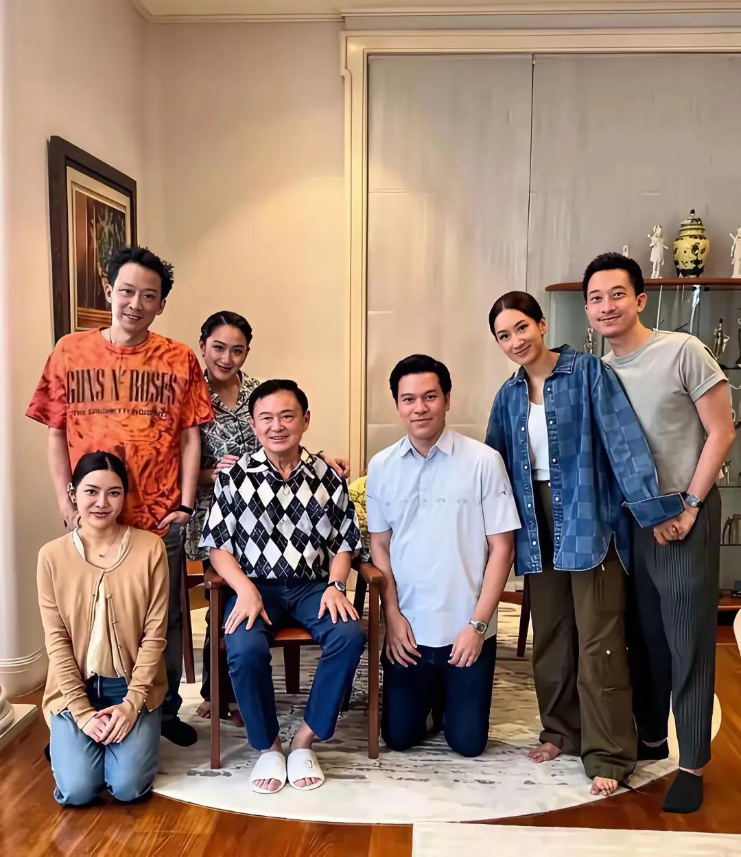 为什么佩通坦甘心放下权力，带孩子？泰国政坛新星佩通坦·西那瓦，其家族曾孕育三位