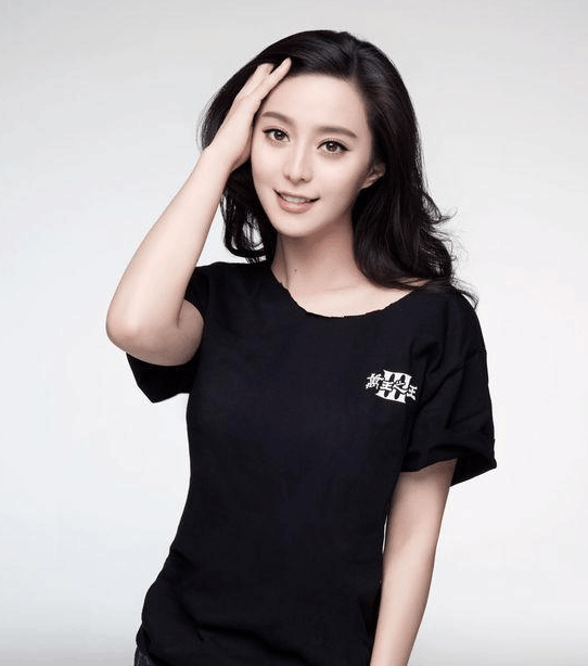 范冰冰遛狗旧照披个麻袋难掩美貌第一美女明