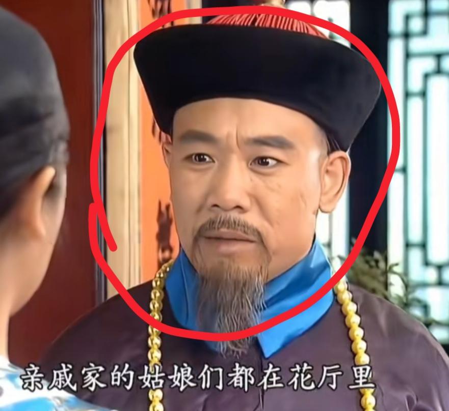 《还珠格格》第二部中的小桌子和第一部中的梁廷桂，演员名字都叫刘伟，网友们说是同一