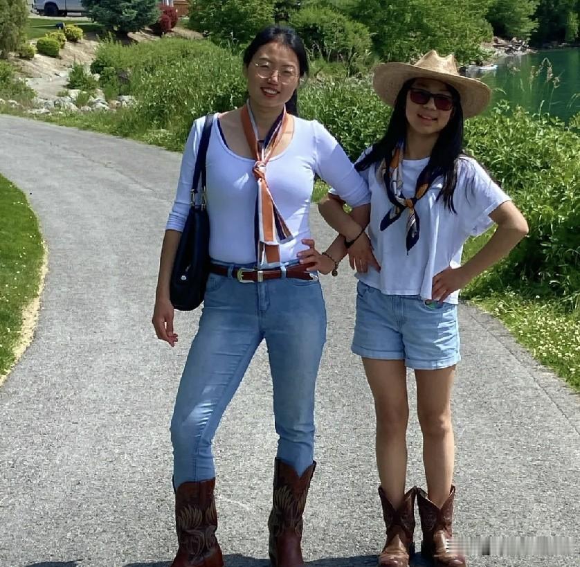 夏天妈妈晒出一家人在美国生活的样子，试管双胞胎很乖巧，夏天作为姐姐也是幸福的，变