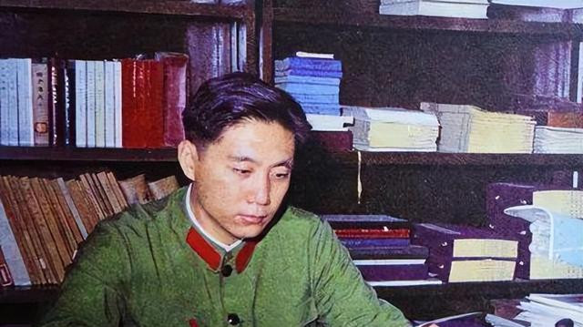 王洪文身居高位后,秘书劝他不要大吃大喝,王:你不知道我的苦衷