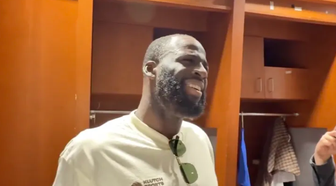 NBA常规赛，勇士124-118击败鹈鹕。赛后德雷蒙德-格林在接受记者采访时谈