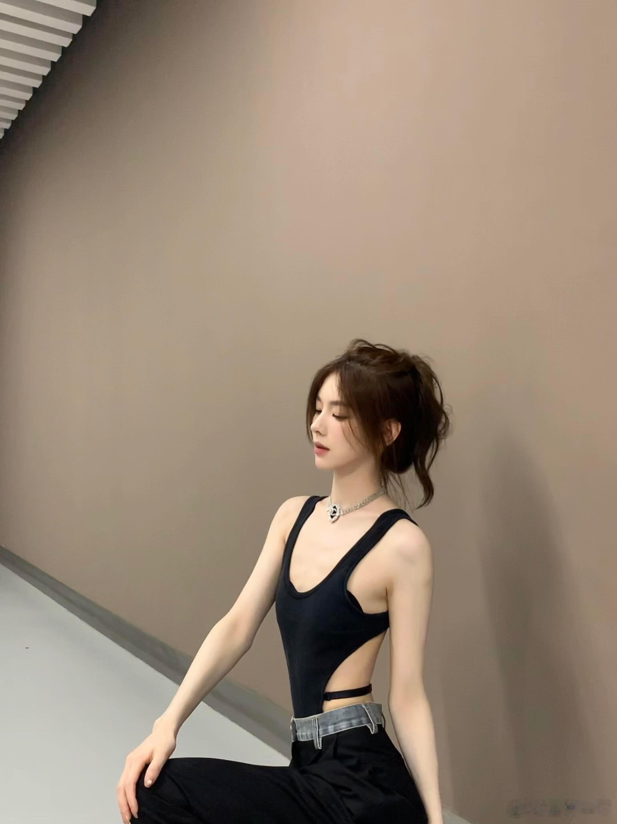 孙一宁背心穿搭，身材绝绝