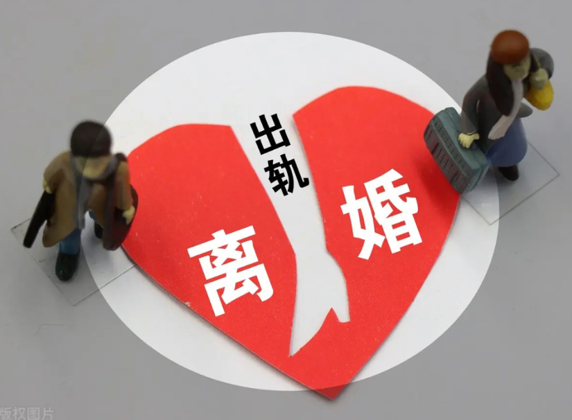 安徽阜阳，一女子起诉要离婚，丈夫不干了，反咬她出轨，索要10万赔偿，并拿出铁证