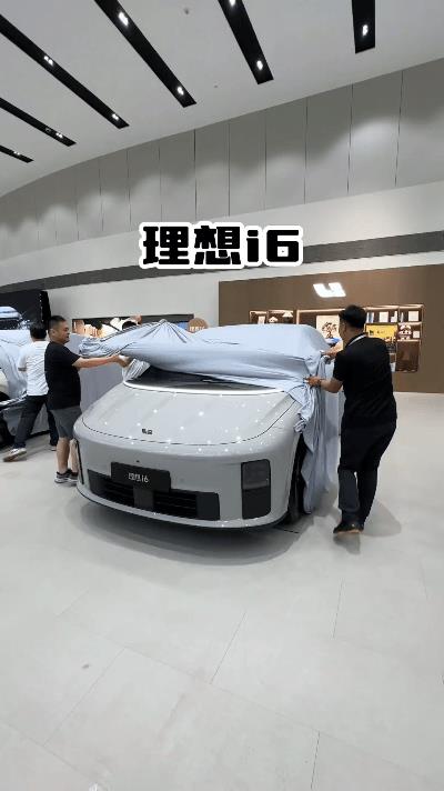 理想i6实车体验炸裂！这配置看得我当场想下单刷到理想哥的视频瞬间心动！理想i