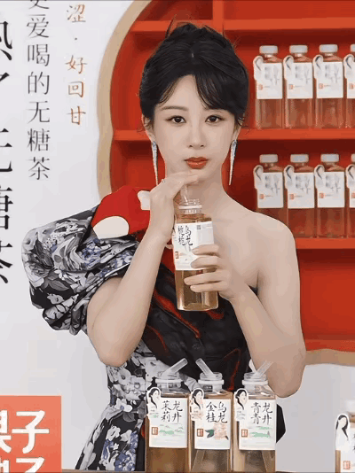 杨幂和杨紫是在表演谁吃东西更做作吗？