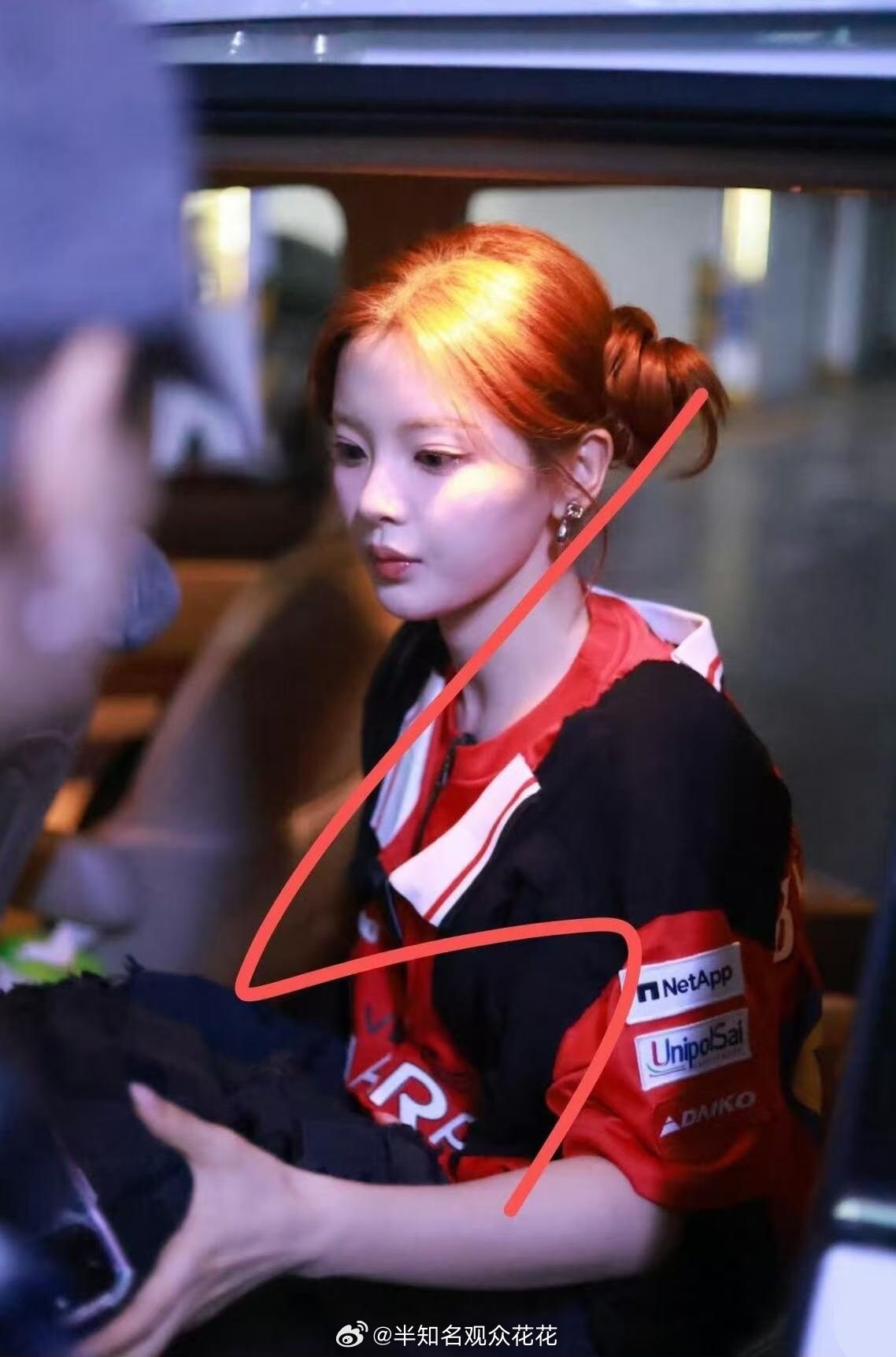 卡瓦的小牛角包杨超越红发赛车服路透杨超越红发牛角包​​​