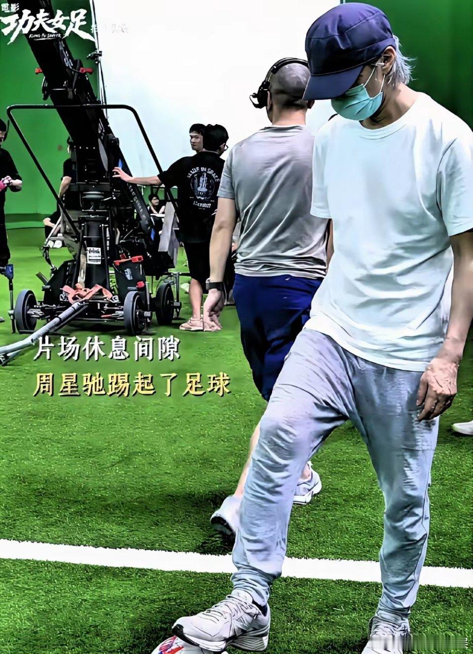 突然懂了，周星驰的电影里，从来没有不小心三个字，25年前《少林足球》里，张柏芝和