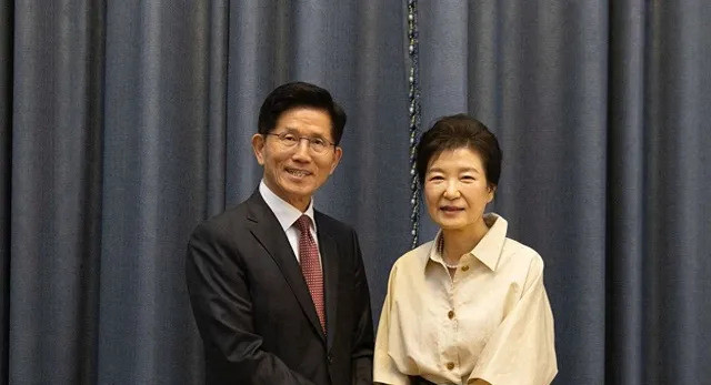朴槿惠不该掺和金文洙这档子事---
