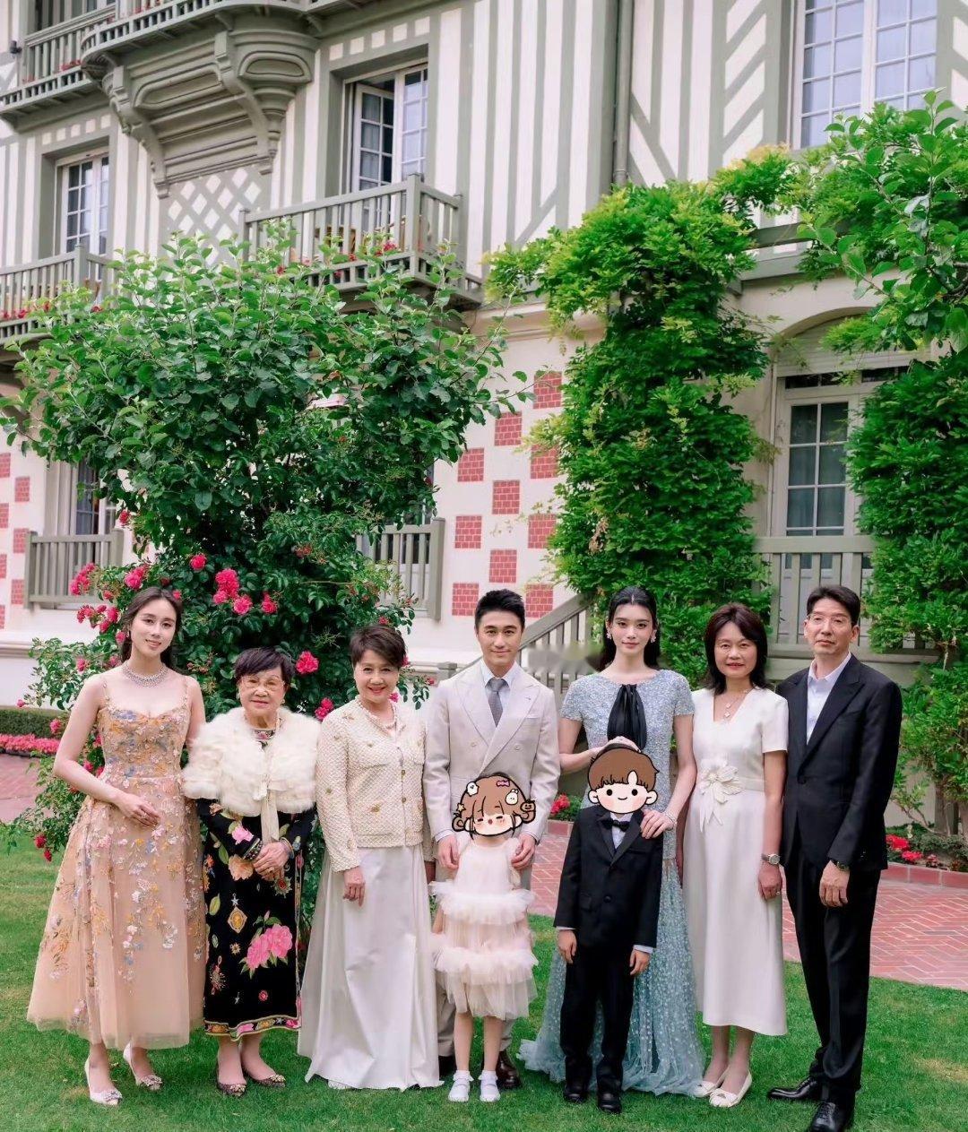 奚梦瑶婚礼七年之约，如约而至。奚梦瑶与何猷君在法国圣米歇尔山城堡，迎来这场迟来的