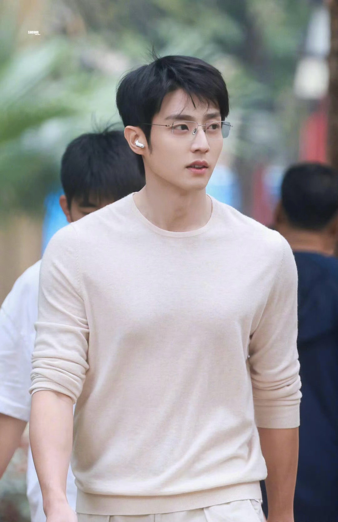 陈靖可少年感白月光天花板致我那菜市场的白月光杀青由张婧仪和陈靖可主演的《致我那