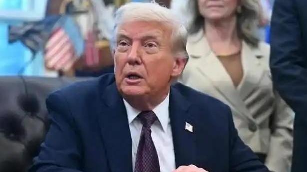 特朗普曾经这话就很有意思了，当主持人曾问他，如果日本与中国开战，美国会