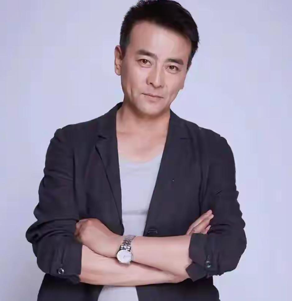 演员罗钢：娶小23岁郝蕾，陪娇妻战胜家族遗传病，48岁老来得子！娱乐