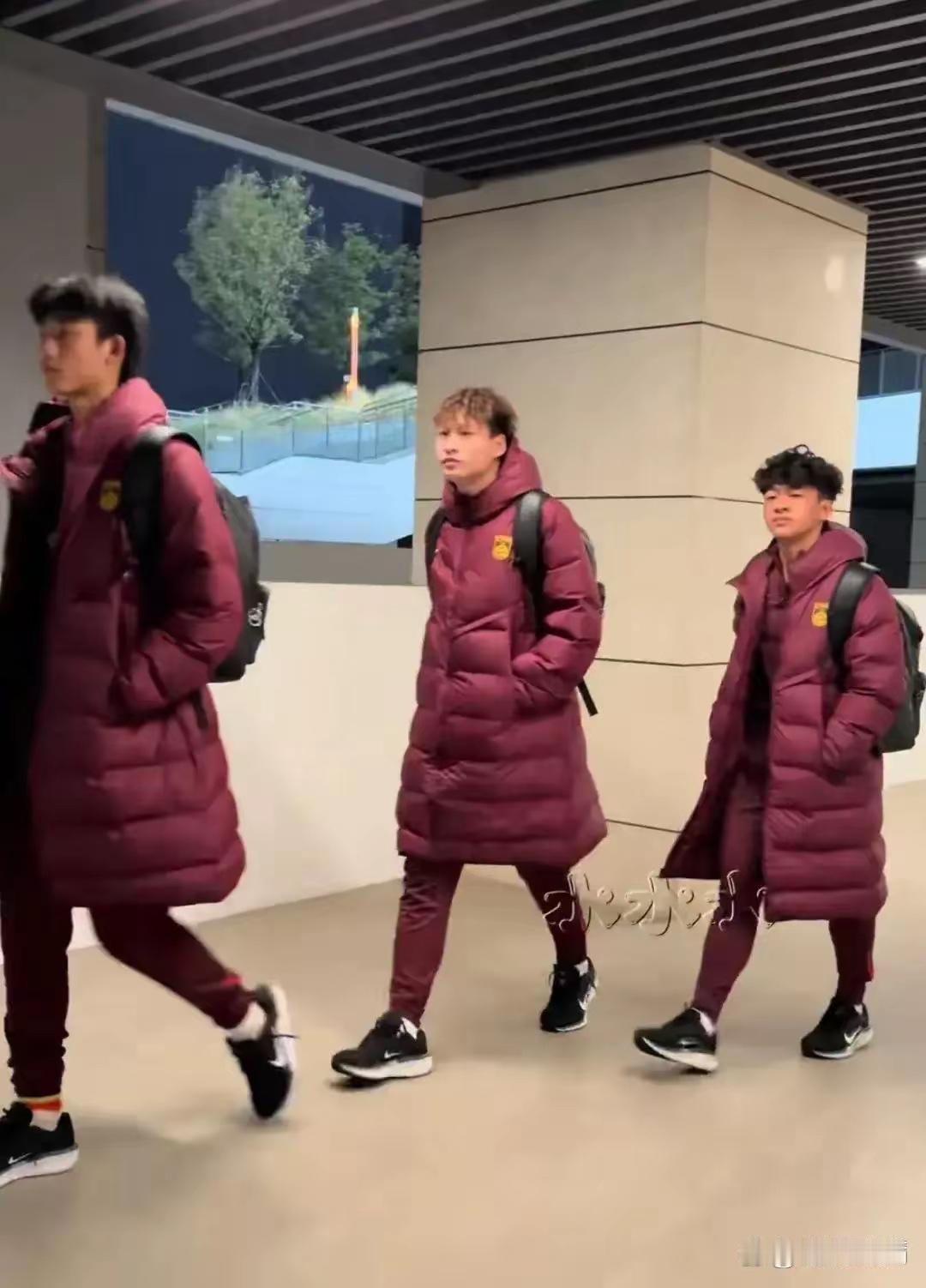 最近留洋的话题比较热烈，我觉得国内与国外存在很严重的信息差，足球留洋是一个很高门