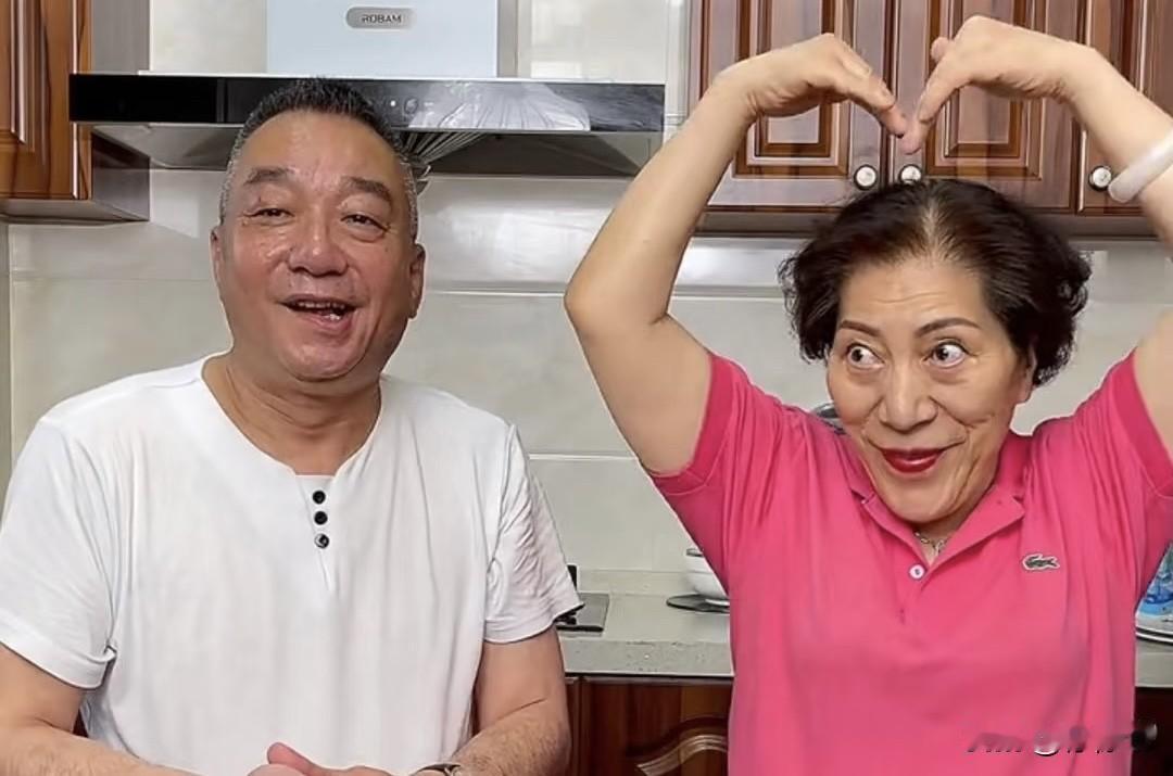 惊‼️乔任梁父亲吃8只死蟹住院：这种“省”出来的病，比浪费更要命！乔任梁父亲吃