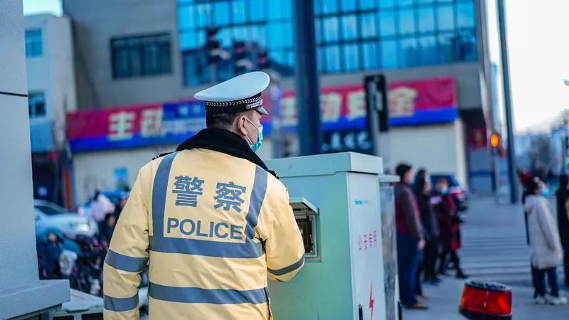 交警处罚政策改了吗？不人性化了吗？还是缺钱了？我熟悉的一条路，原先道路上稍微开