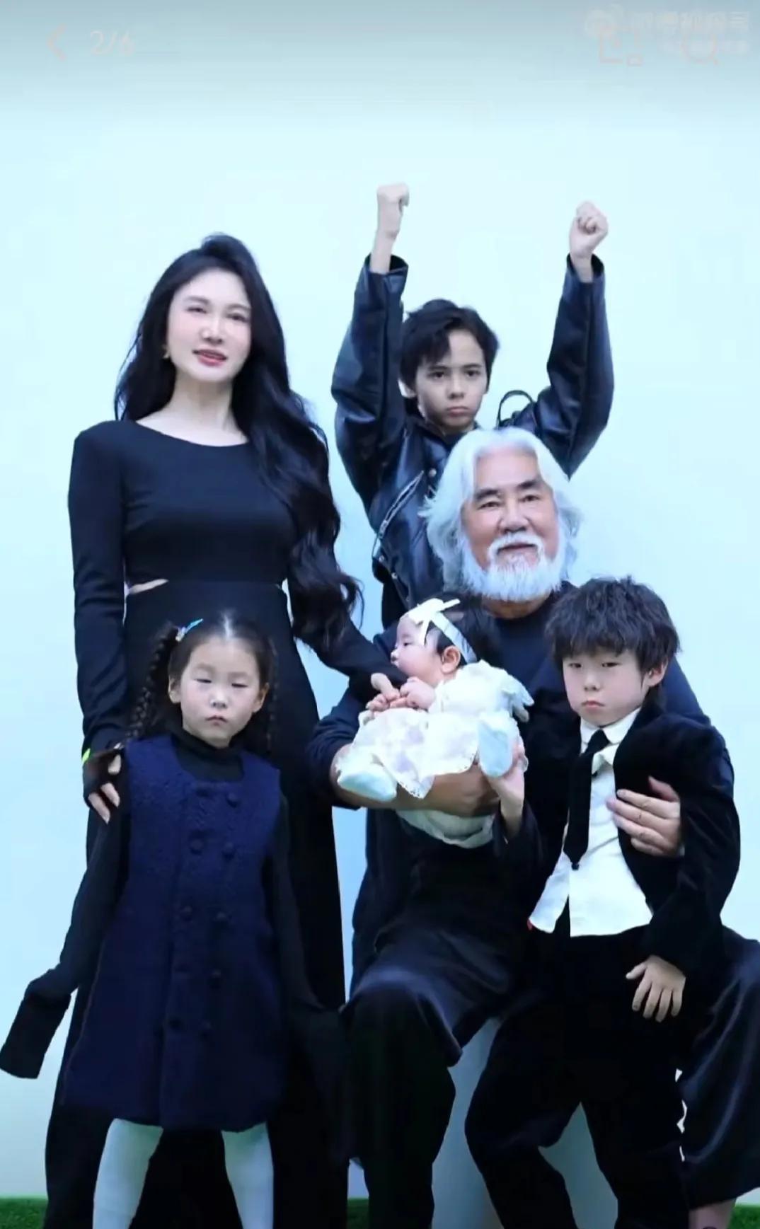看了张纪中的事，我爸默默地把车钥匙给我了，说从今以后都不开车了。我问他为啥？他