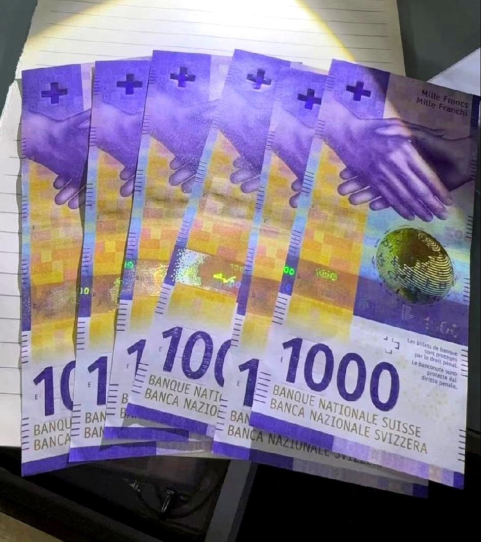 五个月工资没拿到，老板甩给我六张外国钱说是抵账，这操作真给我整懵了！我捏着那几