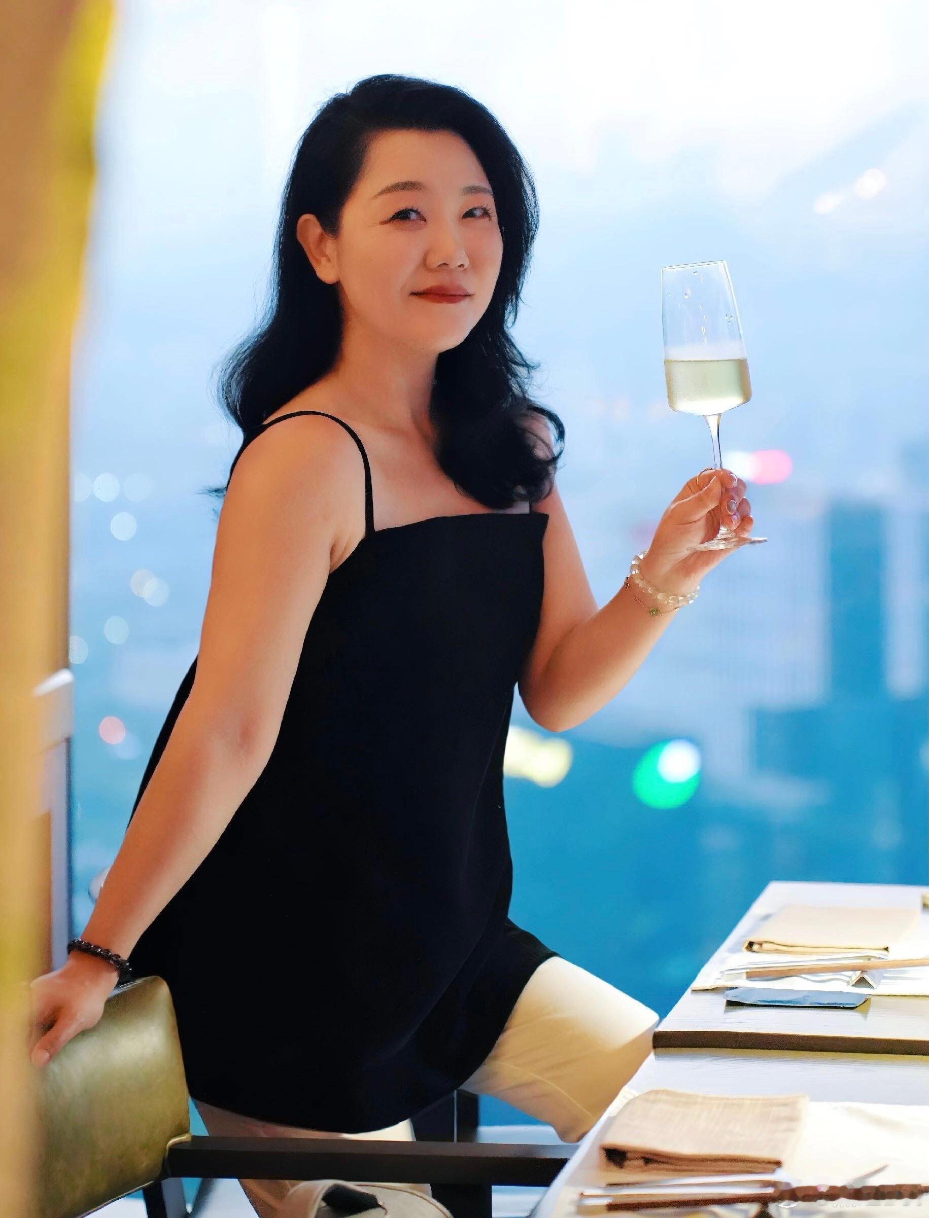 风韵气质老板娘​​​